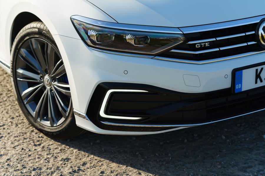 Детали экстерьера Volkswagen Passat GTE Estate (B8) 2019 года  (UK) (фото 12 из 40)